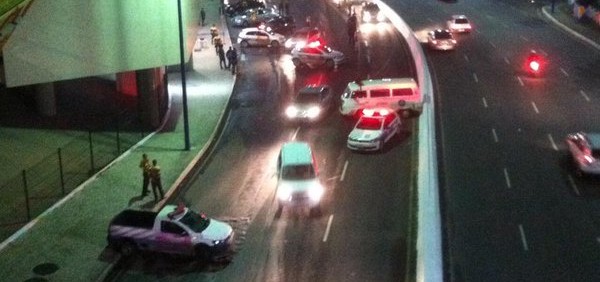 AVENIDA BONOCÔ: Jovem é baleado após tentar furar blitz da Guarda Municipal