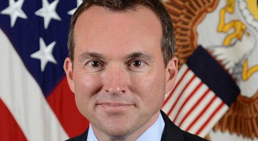 FEITO HISTÓRICO: Gay assumido, Eric Fanning, passa a chefiar o Exército norte-americano