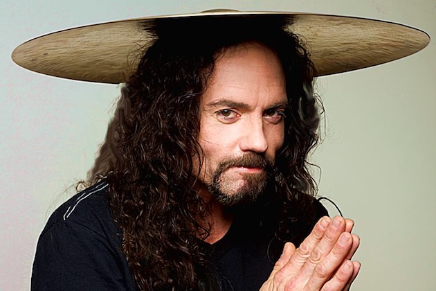 Baterista Nick Menza morre aos 51 anos durante show na Califórnia