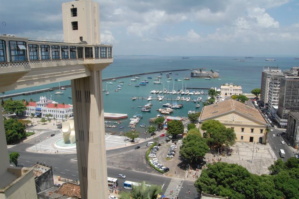 PASSAGEM DA TOCHA: Serviço do Elevador Lacerda será interrompido