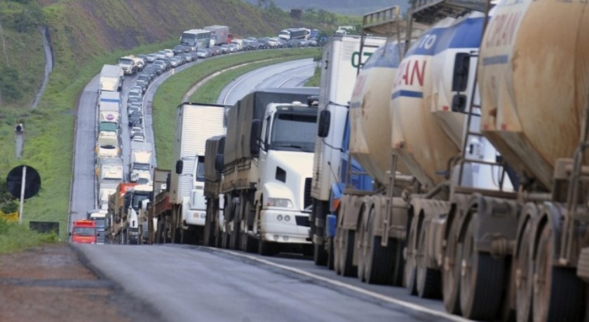 MUDANÇAS: Uso de faróis nas estradas passa a ser obrigatório em todo Brasil