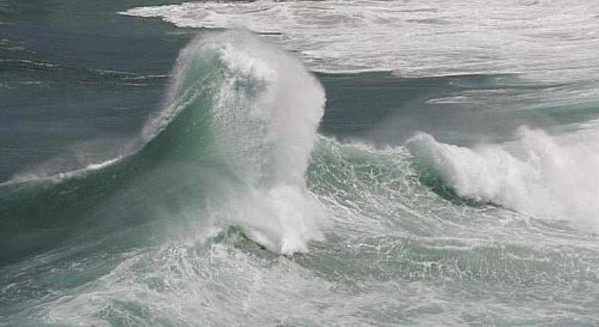 ALERTA: Por conta da chuva, Marinha emite aviso de ressaca com ondas de 2,5 m; Av.San Martin já tem ponto de alagamento registrado