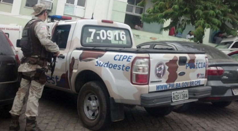 MARCAS DO CONFRONTO: Dois homens morrem ao fugir de viatura policial no interior da Bahia