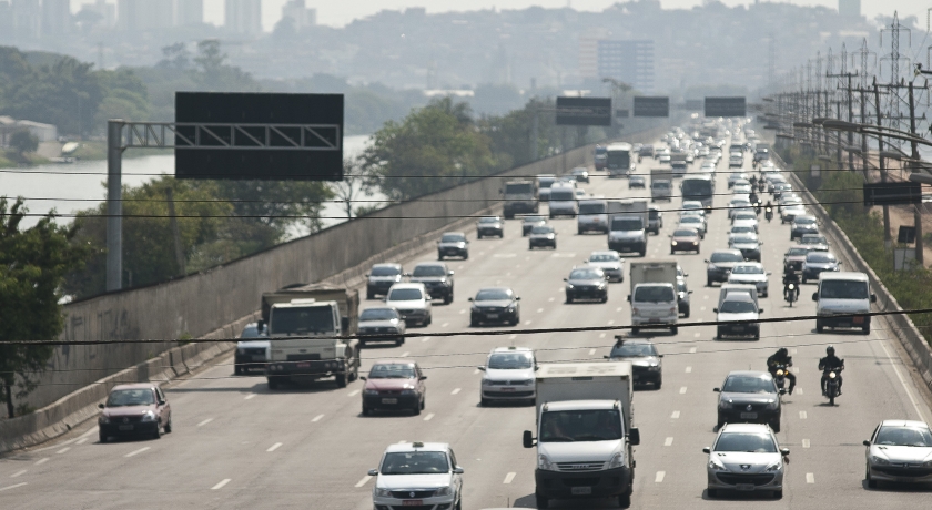 Deputados discutem projeto que libera fabricação de veículos leves movidos a diesel no Brasil