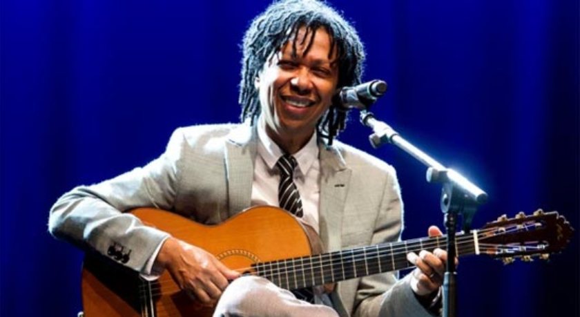 Pelo Facebook, Djavan confirma show em Salvador  para delírio dos fãs