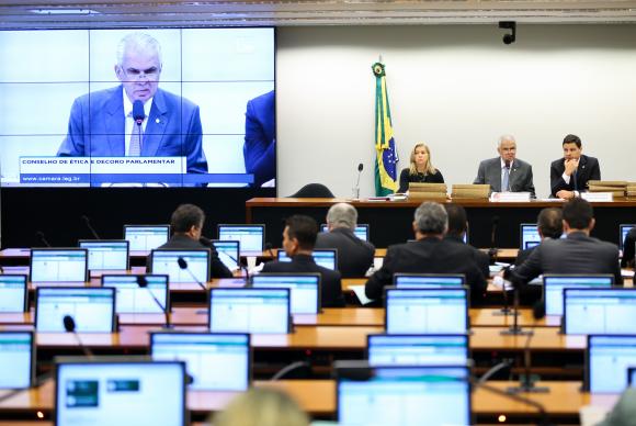 NÃO FOI DESSA VEZ: Conselho de Ética adia para quarta-feira decisão sobre Eduardo Cunha