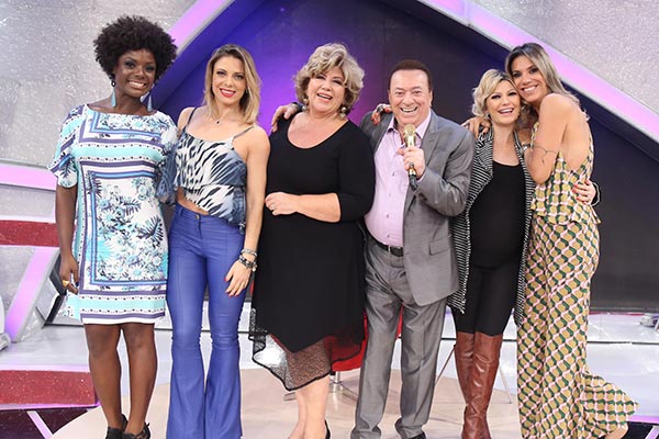 ?Ser demitida não é bom nunca?, revela Silvia Poppovic no Raul Gil