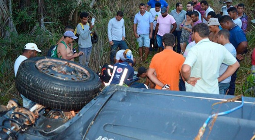 LUIS EDUARDO MAGALHÃES: Homem morre após carro cair em rio às margens da BR-020 no Povoado Novo Paraná