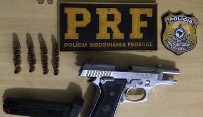 Homens são presos após serem flagrados com armas de fogo em blitz da Polícia Rodoviária Federal