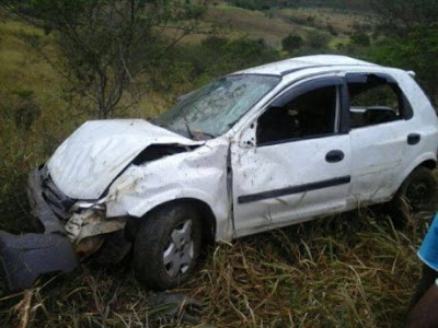 CURVA FATAL: Idosa morre e quatro pessoas ficam feridas em acidente de carro na Bahia