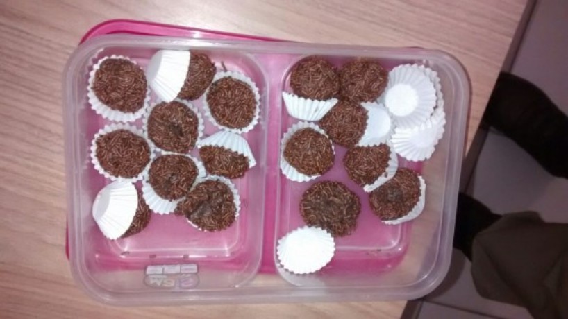 RECHEIO VERDE: Adolescentes vão à delegacia sob suspeita de vender brigadeiros de maconha na escola