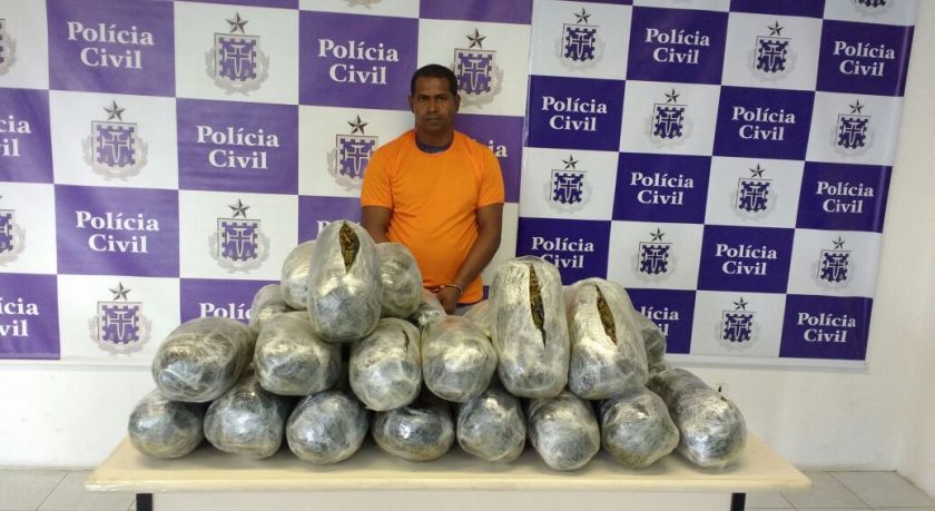 VIAGEM ERRADA: Taxista é preso transportando 31 kg de maconha no porta-malas do carro