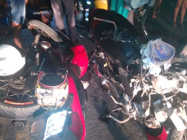 ITAMARAJU: Três jovens morrem e outro fica ferido após colisão entre motos na BR-101