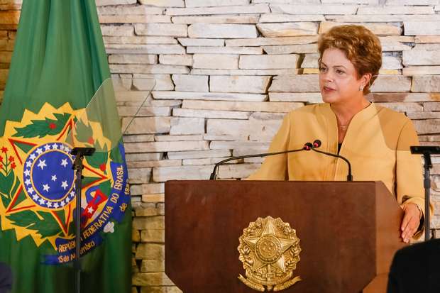 Dilma defende ajustes e pede que ministros reajam a boatos