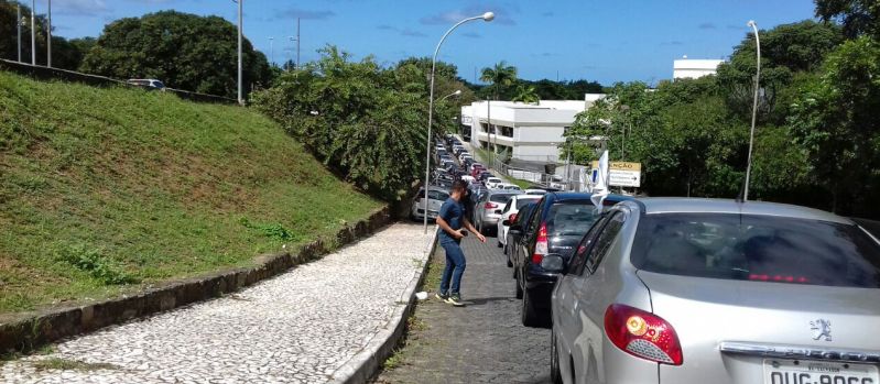 Aprovados em concurso, agentes penitenciários realizam carreata no CAB e cobram nomeações dos cargos