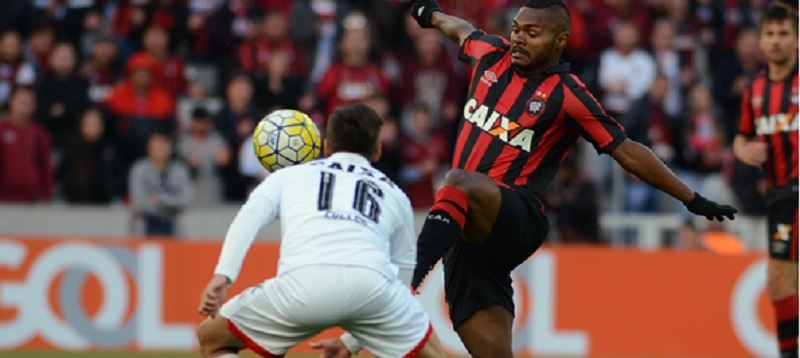 SÉRIE A: Vitória começa perdendo, mas arranca empate com Atlético-PR na Arena da Baixada