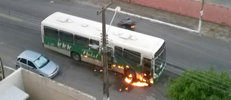 &#8216;CLIMA DE GUERRA&#8217;: Capital do Rio Grande do Norte registra novos ataques a ônibus; Ao menos, 24 já foram queimados