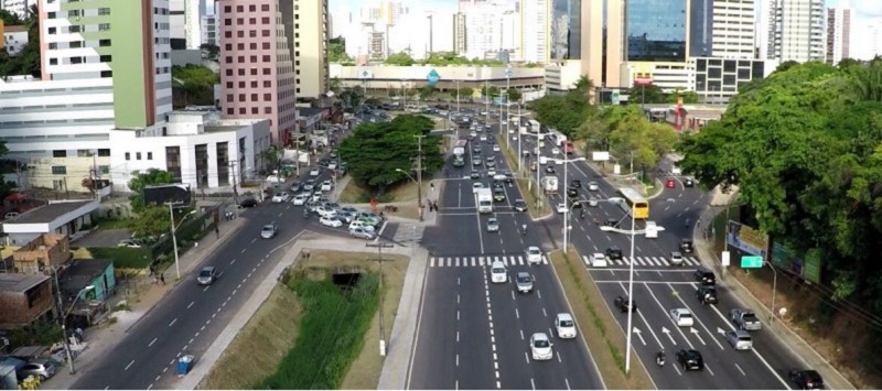 OBRA DE REQUALIFICAÇÃO: Investimento de R$ 34 milhões será feito na reurbanização da Avenida ACM