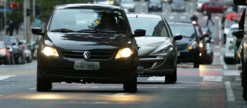 Com lei valendo há três semanas, 379 motoristas são multados por não ligar farol baixo na Bahia