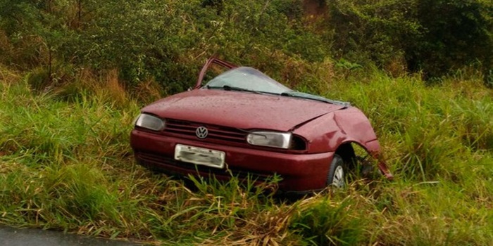 Motorista morre após colidir com carreta e carro partir ao meio na BR 101