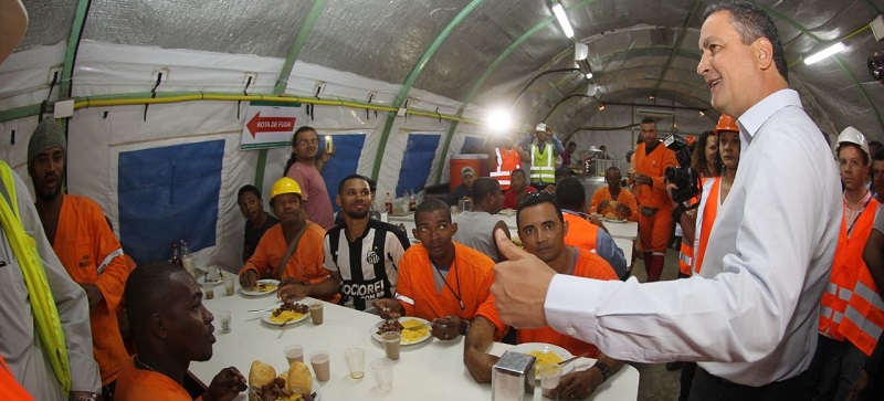 METRÔ DE SALVADOR: Governador visita  obras de estação da Linha 2 e toma café com operários