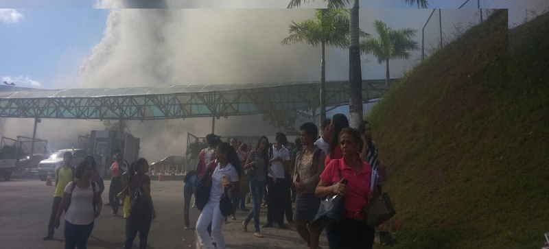 FOGO E PÂNICO: Incêndio atinge campus da FTC na Avenida Paralela; Aulas foram interrompidas