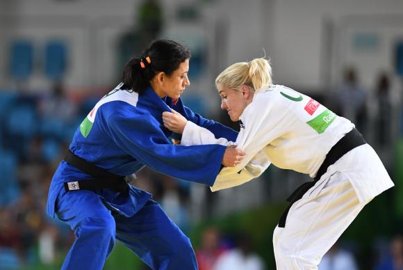 É PRATA: Lúcia Araújo leva primeira medalha brasileira no judô paralímpico na Rio 2016