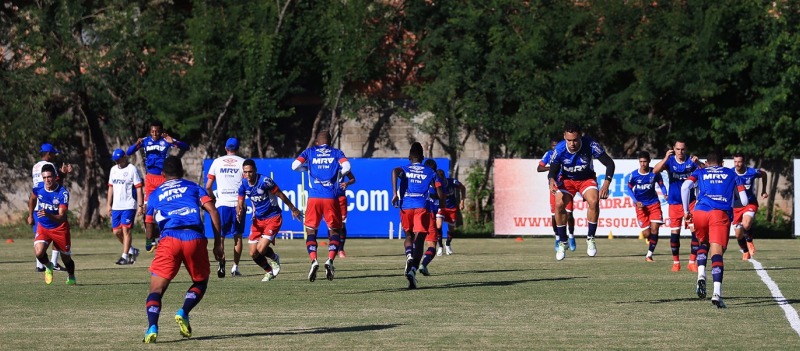 CLÁSSICO NORDESTINO: De olho no G-4, Bahia visita o Náutico, às 16h30, na Arena Pernambuco