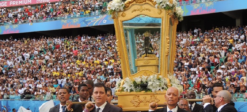 NOSSA SENHORA APARECIDA: Milhares de fiéis homenageiam a padroeira do Brasil, na Fonte Nova