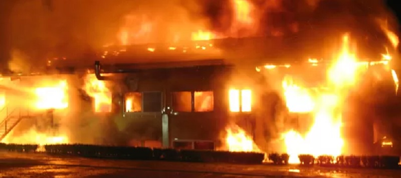 ATAQUE DE LOUCURA: Homem é preso depois de incendiar a casa da mãe em Brumado