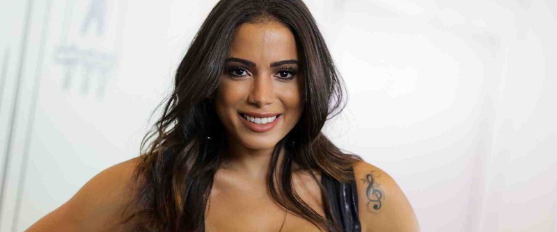 PODEROSA: Anitta deixa seguidores &#8216;babando&#8217; com foto de lingerie