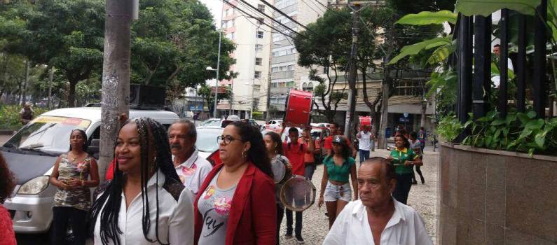 PROTESTO: Chegada de Dilma é marcada por confusão e discurso &#8216;anti-Temer&#8217;; Veja vídeos