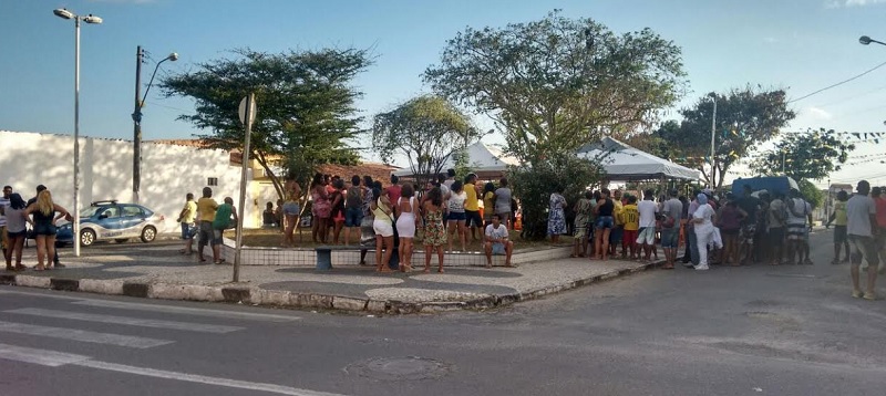 JARDIM ACÁCIA: Mulher é morta a tiros no bar; Suspeito é vitima de tentativa de linchamento em Feira de Santana