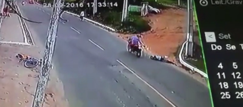 SANTO ANTONIO DE JESUS: Câmera flagra momento em que jovem é morto por motocilcista; Assista ao vídeo