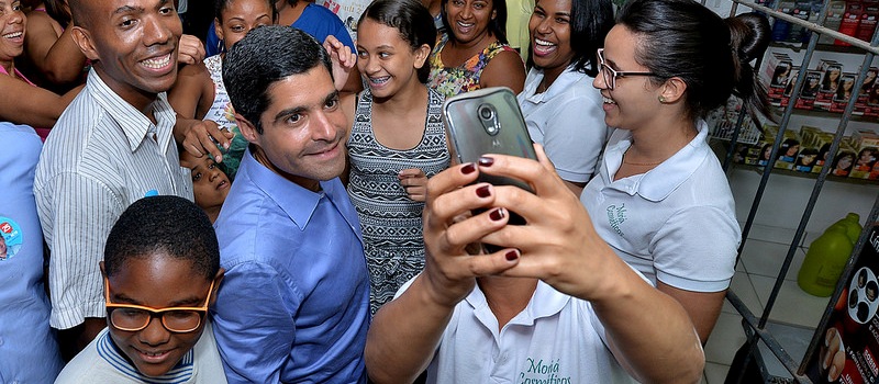 PERFIL: Entre selfies e pagodão, ACM Neto afina discurso político, prepara terreno, mas não fala de futuro