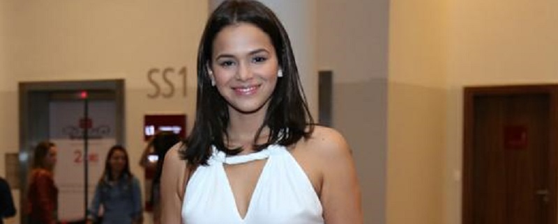 VAZOU: Bruna Marquezine aparece em cena de sexo em minissérie e movimenta web