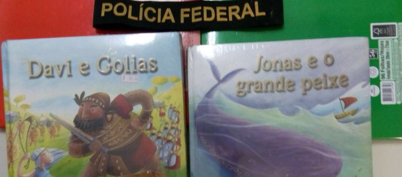 LEITURA PERIGOSA: Mulher tentava embarcar com 5kg de cocaína em livros infantis