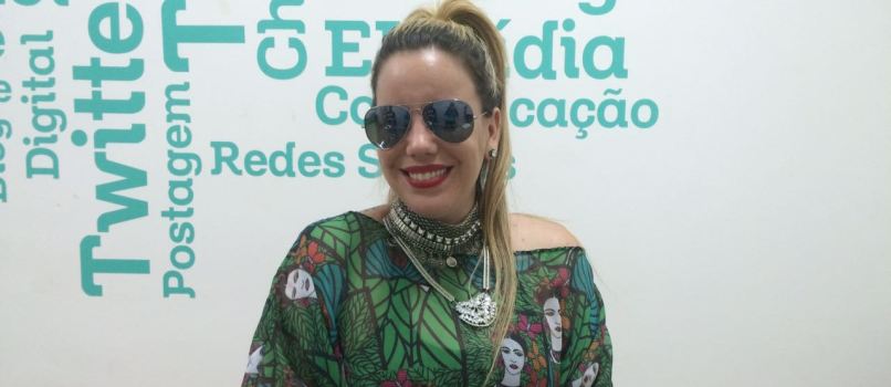 Amanda Santiago fala da nova música &#8220;Titela&#8221; e convida para &#8220;Batucada Brasilady&#8221;