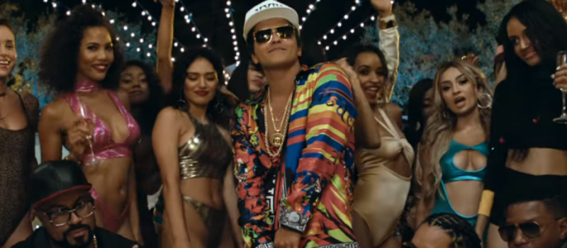 LANÇAMENTO: Novo single de Bruno Mars pena pelo topo das paradas; CONFIRA