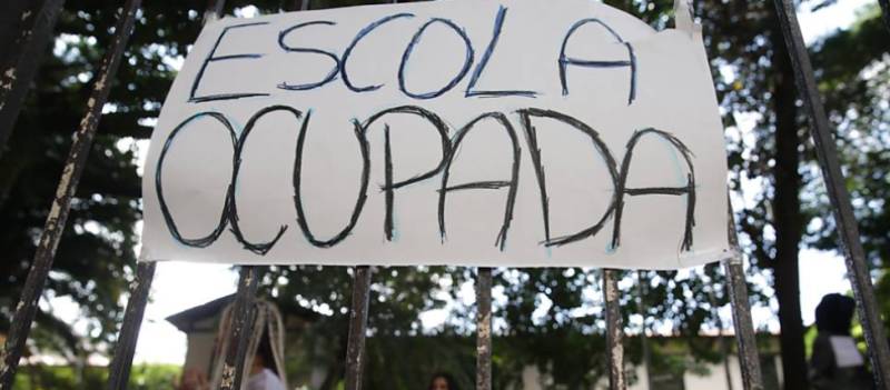 PEC POLÊMICA: Estudantes ocupam escolas pelo Brasil contra o teto de gastos