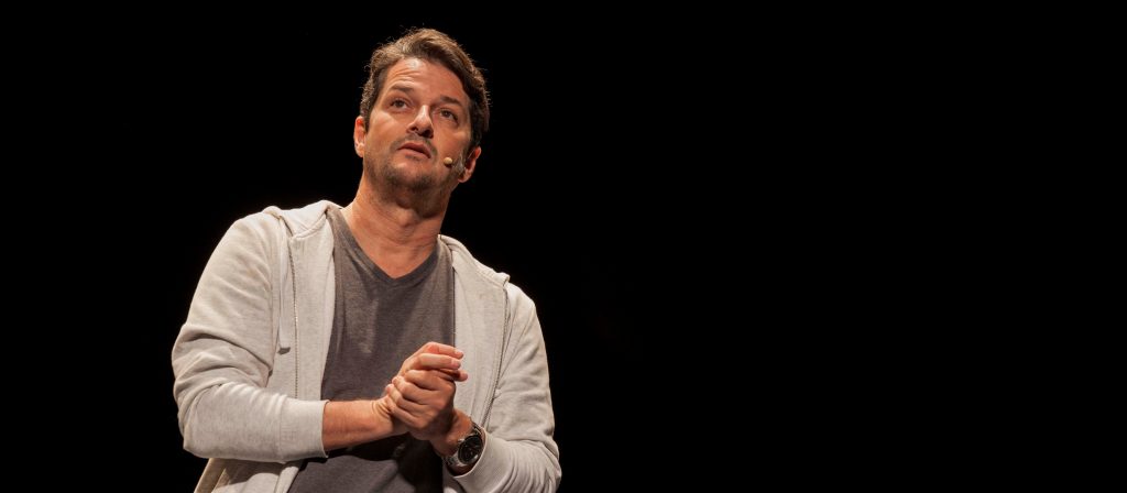 Comédia &#8220;AtorMentado&#8221; com Marcelo Serrado no Teatro ISBA