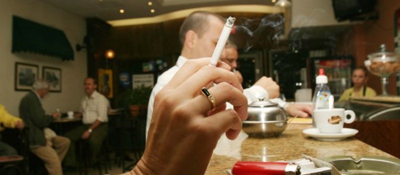 CHAMINÉ: Brasileiro gasta mais com cigarro que com cafezinho, aponta pesquisa