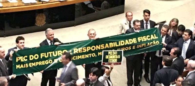 Sem quórum, PEC do Teto deve ser votada à tarde na Câmara dos Deputados