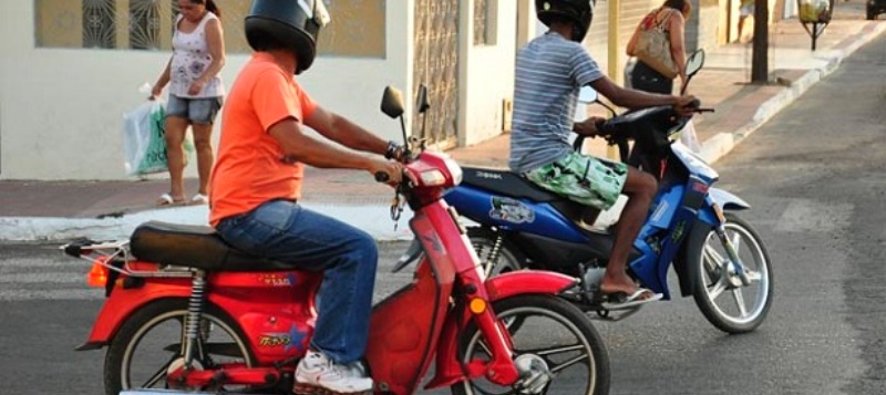 Por falta de vagas para &#8220;Cinquentinhas&#8221;, condutores fazem protesto em frente ao Detran