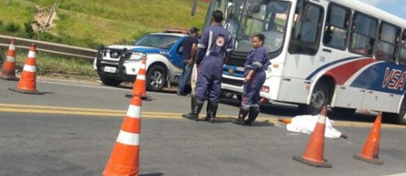 TRAGÉDIA: Operário que trabalhava na sinalização da BR-324 morre atropelado por ônibus