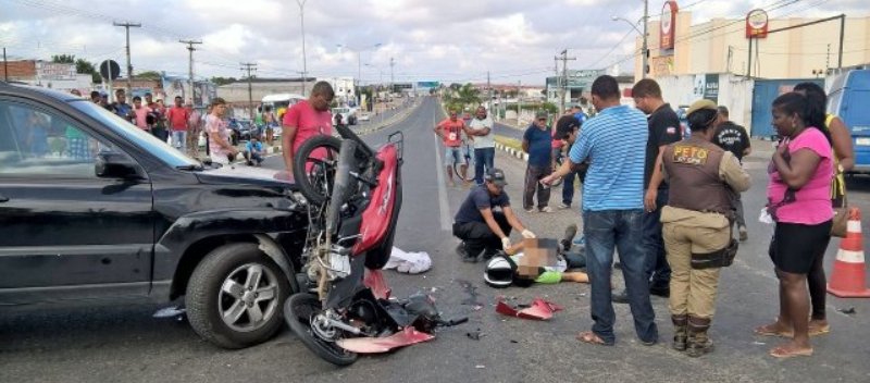 FEIRA DE SANTANA: Homem morre após colisão entre &#8216;cinquentinha&#8217; e um carro