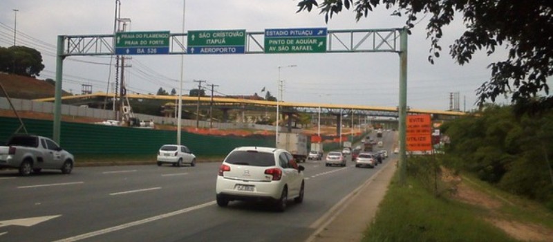 VELOZES E FURIOSOS: Av. Paralela volta a ser palco de pegas durante madrugada; Polícia desconhece