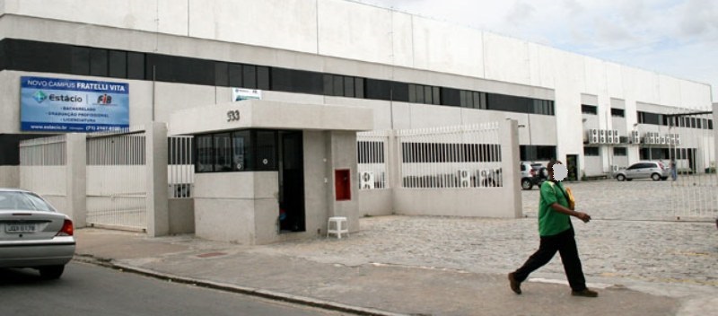 SUSTO: Dupla invade faculdade no bairro da Calçada e assalta alunos e professores