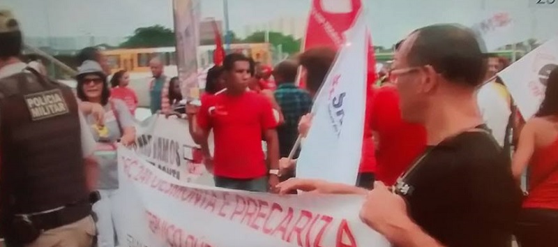 GREVE GERAL: Manifestantes interditam trânsito e contrariam motoristas na Avenida ACM