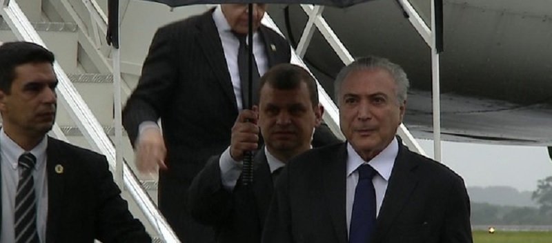 SEM TEMER PROTESTOS: Presidente da República participa de velório em Chapecó